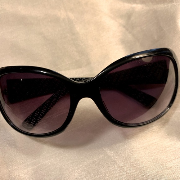 Jones New York Accessories - 💚JONES NEW YORK BLACK CAT SUNGLASSES 💚EXCELLENT CONDITION!